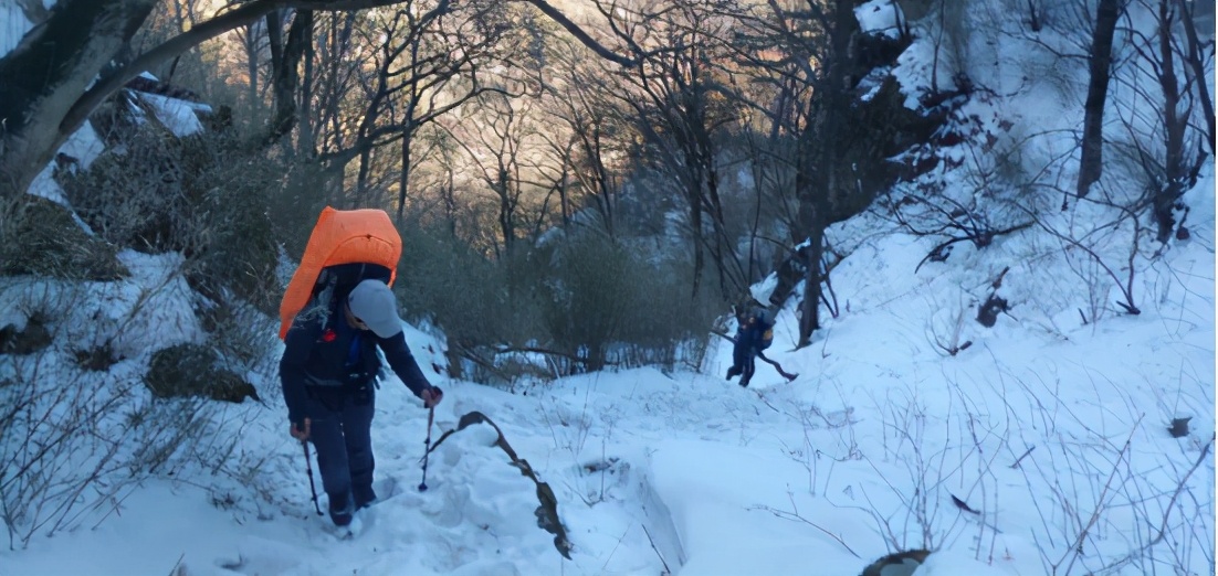 光鹿跑兵冰徒步,秦岭光鹿跑冰穿越攻略