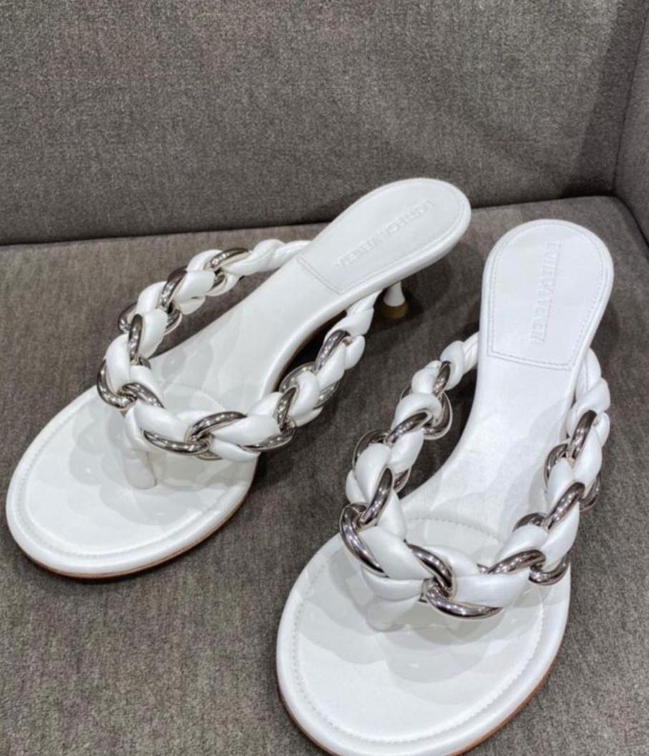 今年的时髦高跟鞋,今年时尚的高跟鞋品牌叫什么