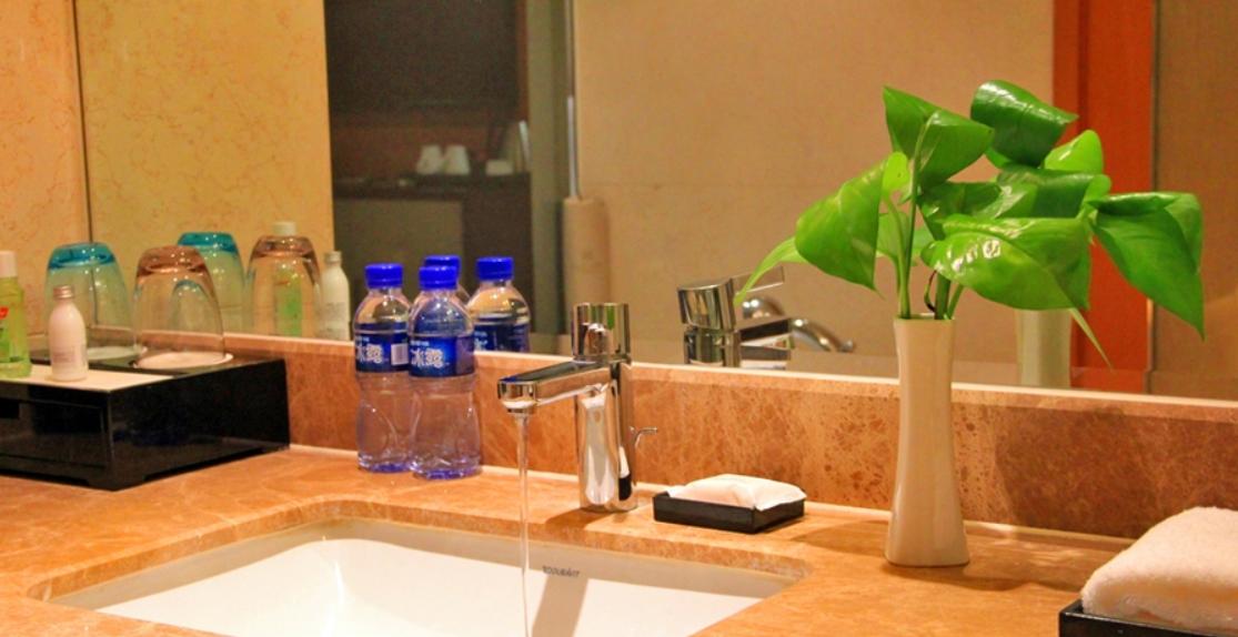 酒店卫生间为何爱用透明玻璃,酒店浴室为什么要透明玻璃