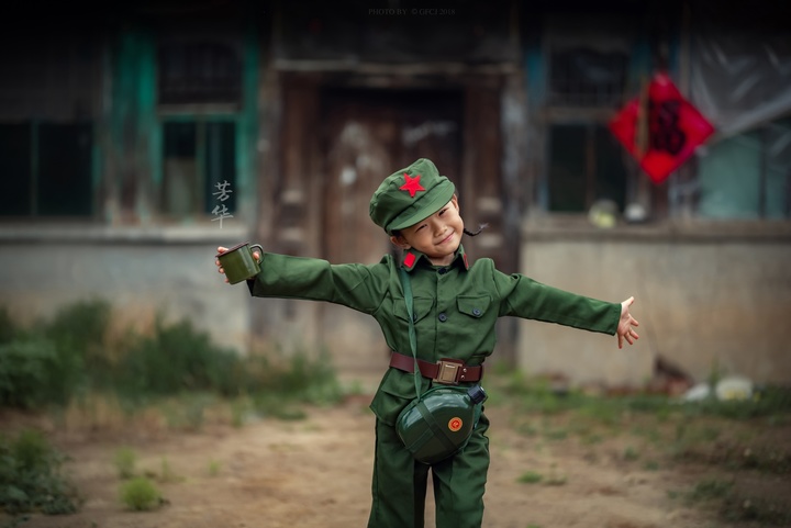 奶爸给娃拍照,6岁儿童芳华照