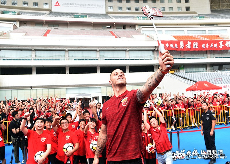 魔都100:奥地利*力暴**前锋火线加盟上港队“伊布二世”阿瑙托维奇