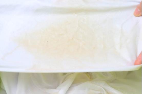 衣服变黄了有什么方法能洗掉,衣服变黄用什么能洗白