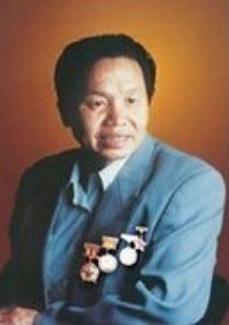 女孩的手被钉子划伤了最后截肢了,玉树地震女孩即将截肢被中医救治