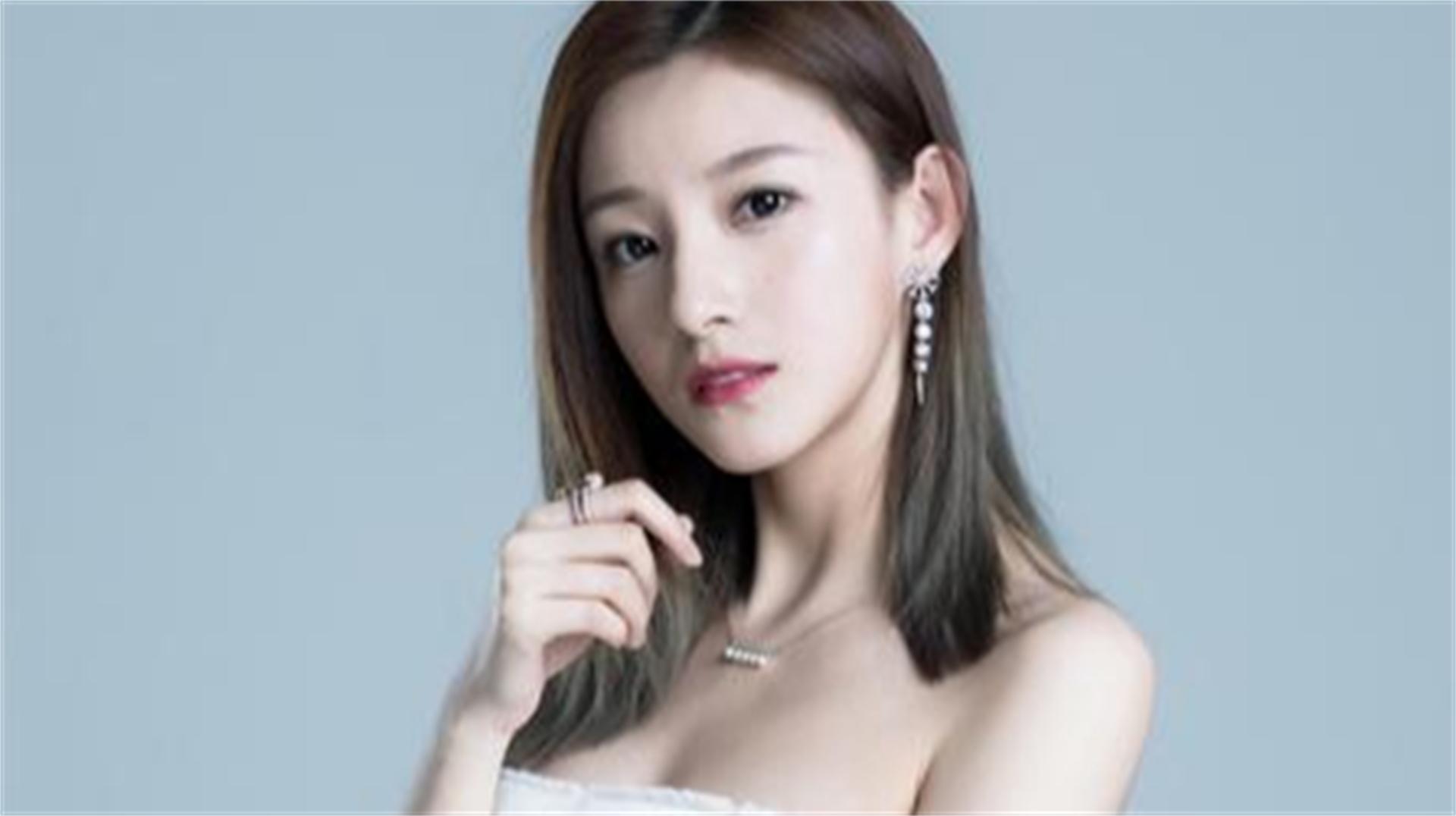 90后新晋主持人马凡舒，颜值与实力并存，被誉为董卿的“接班人”