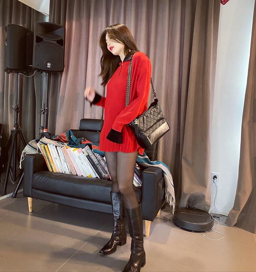 金泫雅身材曝光银色上衣,金泫雅绿色吊带衣服照片