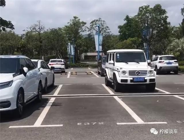 三亚市豪车租赁,三亚豪车租赁法拉利