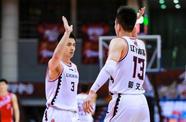 狂轰32+6！郭艾伦大开杀戒，换帅如换刀，辽篮酿28分大胜