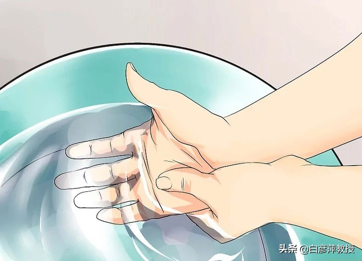 手部湿疹和手癣的鉴别要点主要为,手上起的小疱疹是癣还是湿疹