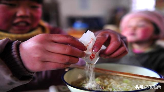 方便面为什么不能当作救灾物资,方便面是垃圾食品没