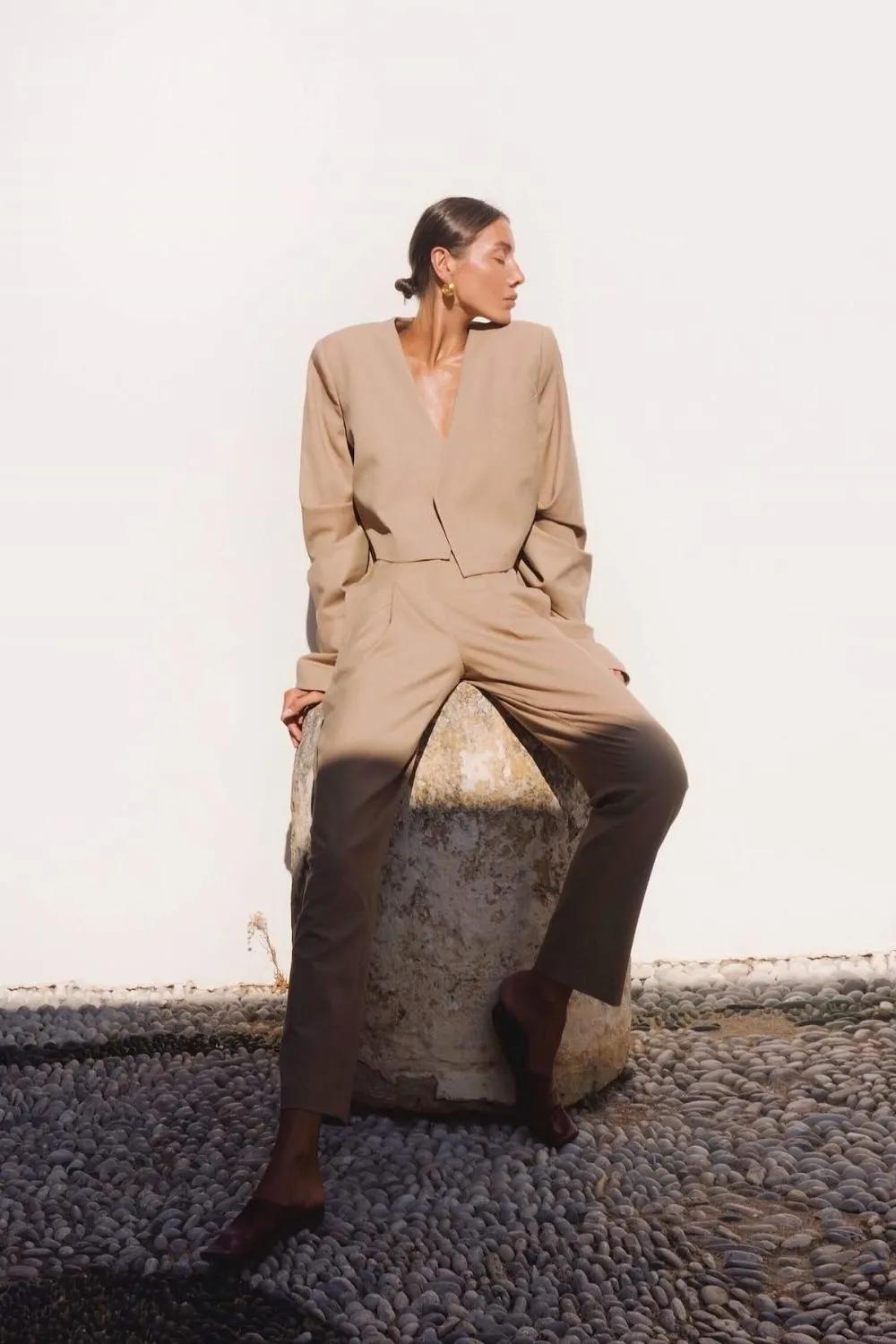 一套西装又正式又休闲,30-35岁女性春季穿搭西装