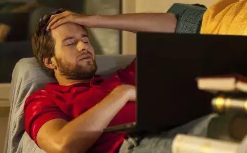 熬夜看球的感受和体验,熬夜看球的朋友们