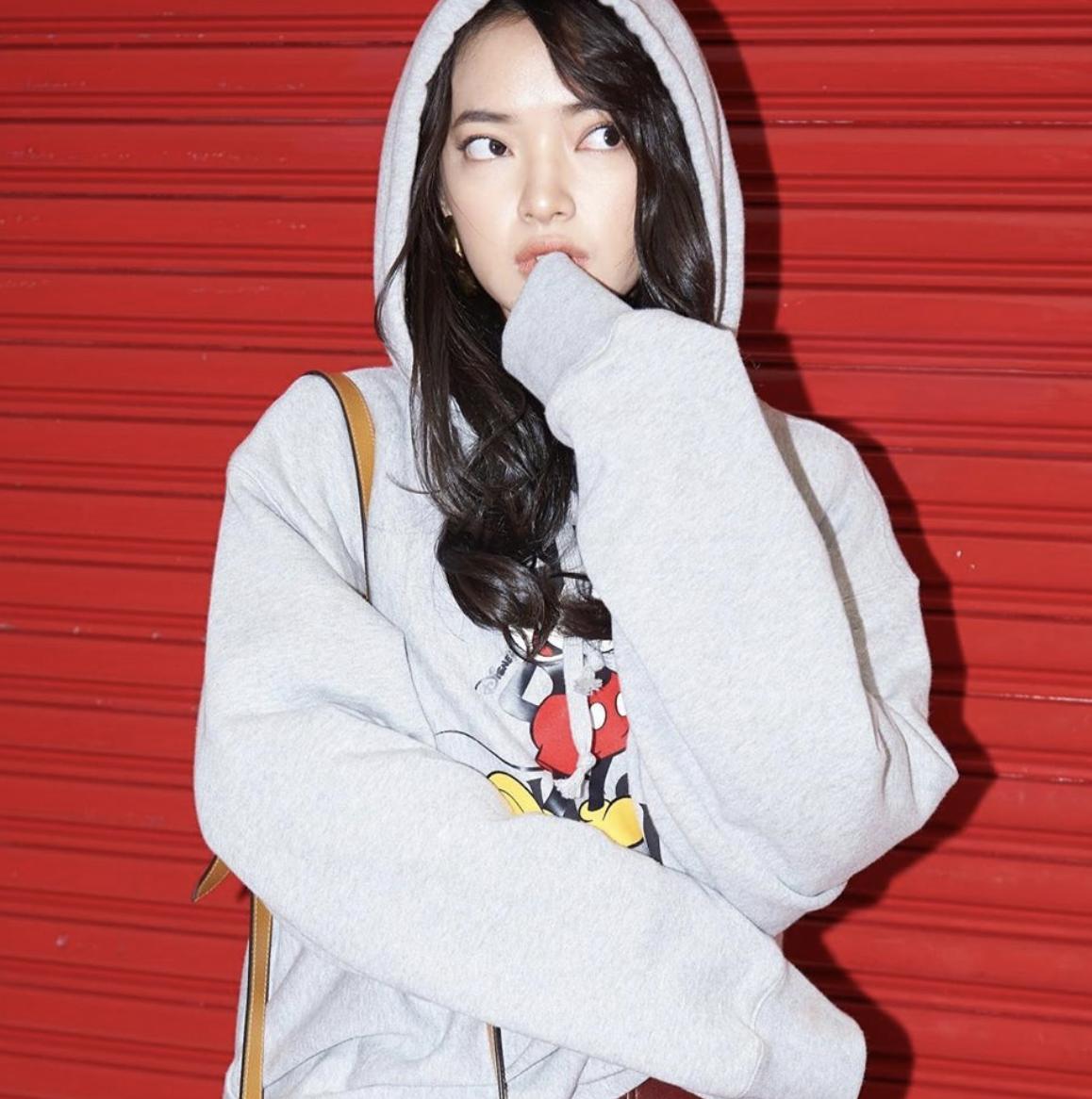 宋慧乔穿黑色v领,35岁宋慧乔穿搭