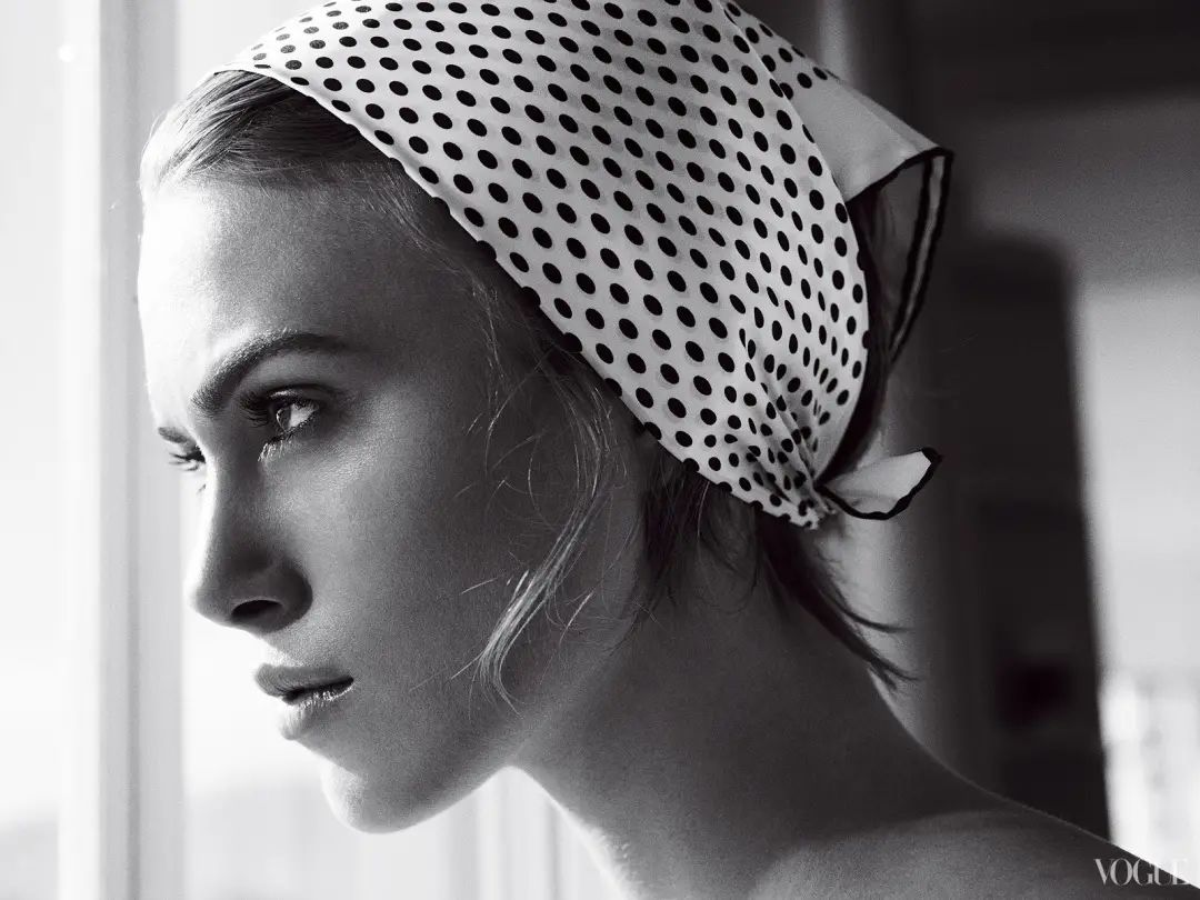 在家也穿这么精致吗,在家也穿西装打领带