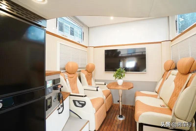 旅美速腾福特3.5t四驱b型房车,2024款福特t8b型房车四驱