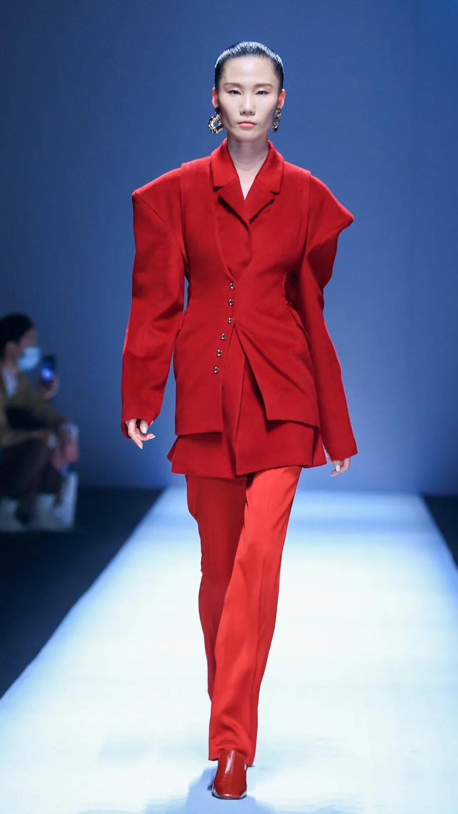 2021秋冬女装款式流行趋势,2018秋冬趋势报告巴黎时装周