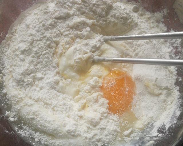 无矾酥脆油条的做法和配方超实用,油条做法蓬松酥脆不用醒面一晚上