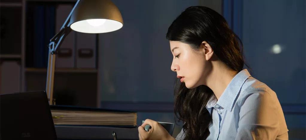 为什么人到周末特别困,周一到周五一直困是为啥