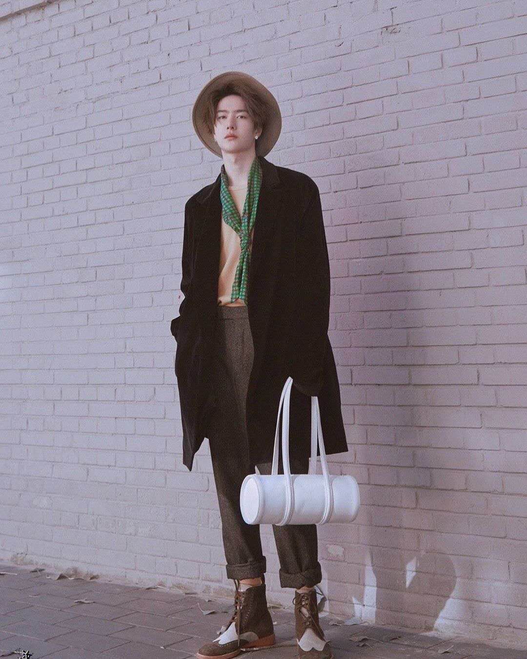 秋冬穿搭万花筒，王源的棒球衣，华晨宇正经穿衣服的样子见过没