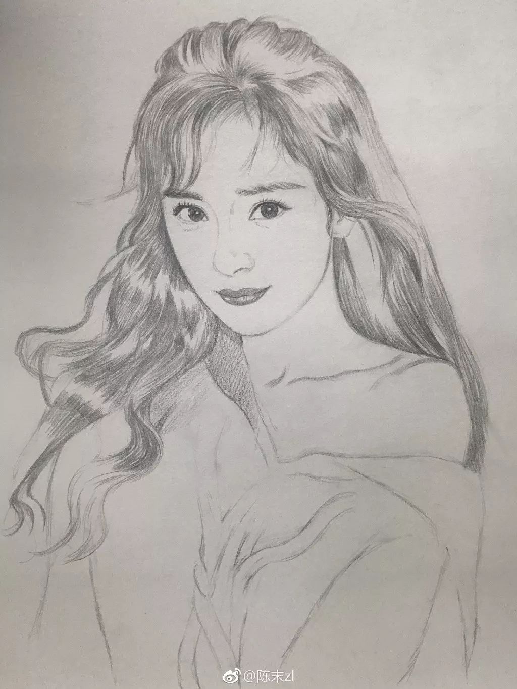 大学没毕业，95后妹纸用一支铅笔就撩到了范冰冰！这...