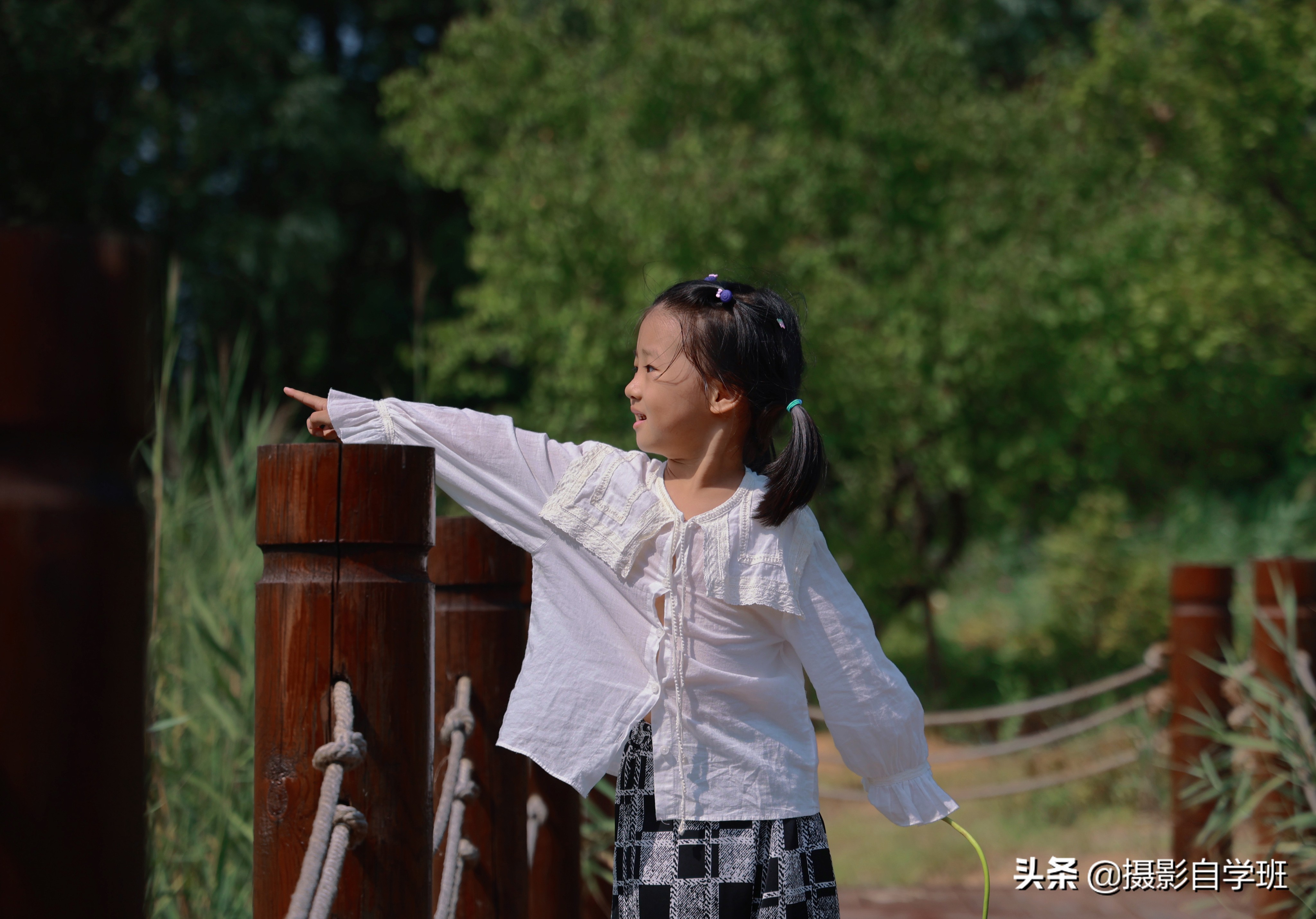 小朋友晚上拍照片怎么拍出高级感,孩子日常生活拍摄技巧和方法