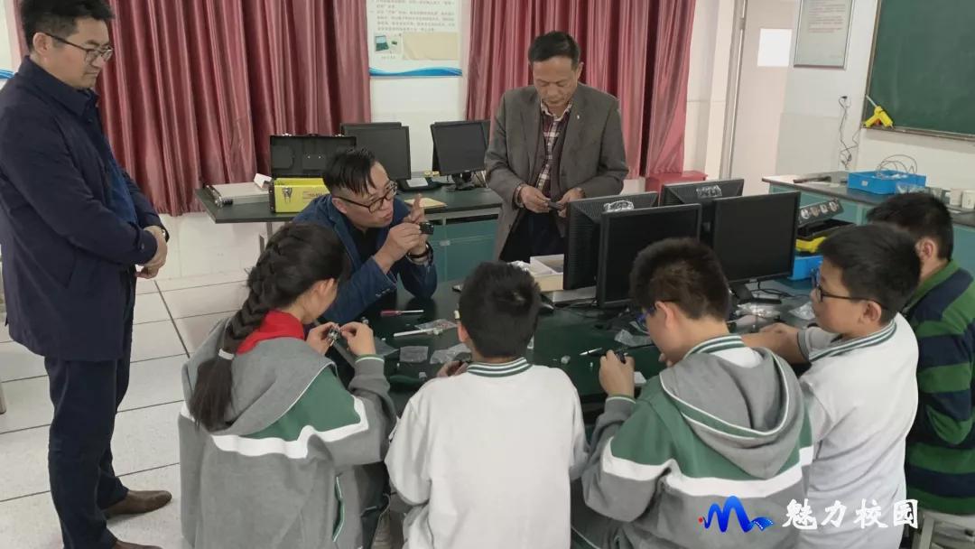 仿生机器人培训班,青少年机器人教育培训