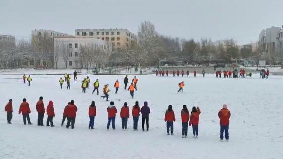 足球嗨起来的视频,雪地足球比赛
