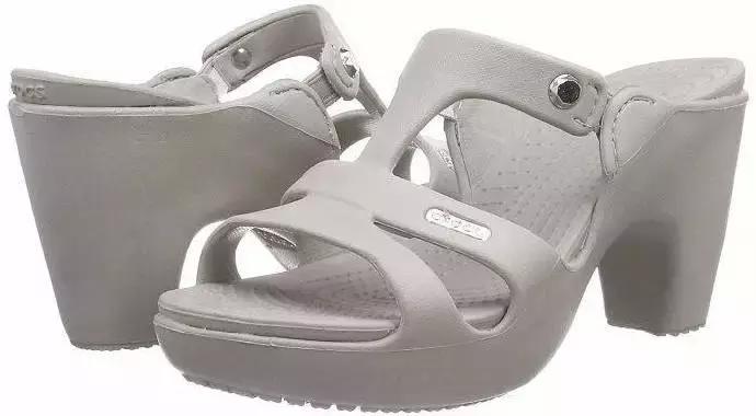 花5000块买了双香奈儿拖鞋，妈妈问我是不是9块9包邮......