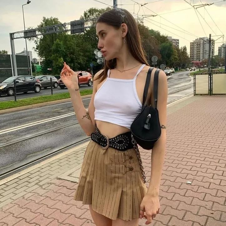 bella服装设计师跨界艺术家,bella都喜欢的工装裤