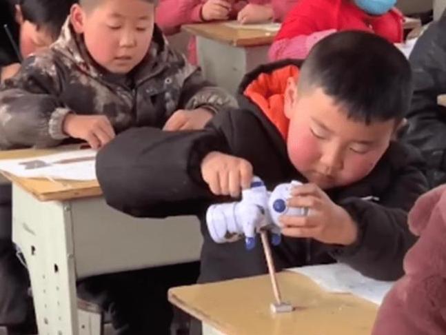 小学生作文《冤枉》走红，故事反转再反转，老师看后捧腹大笑