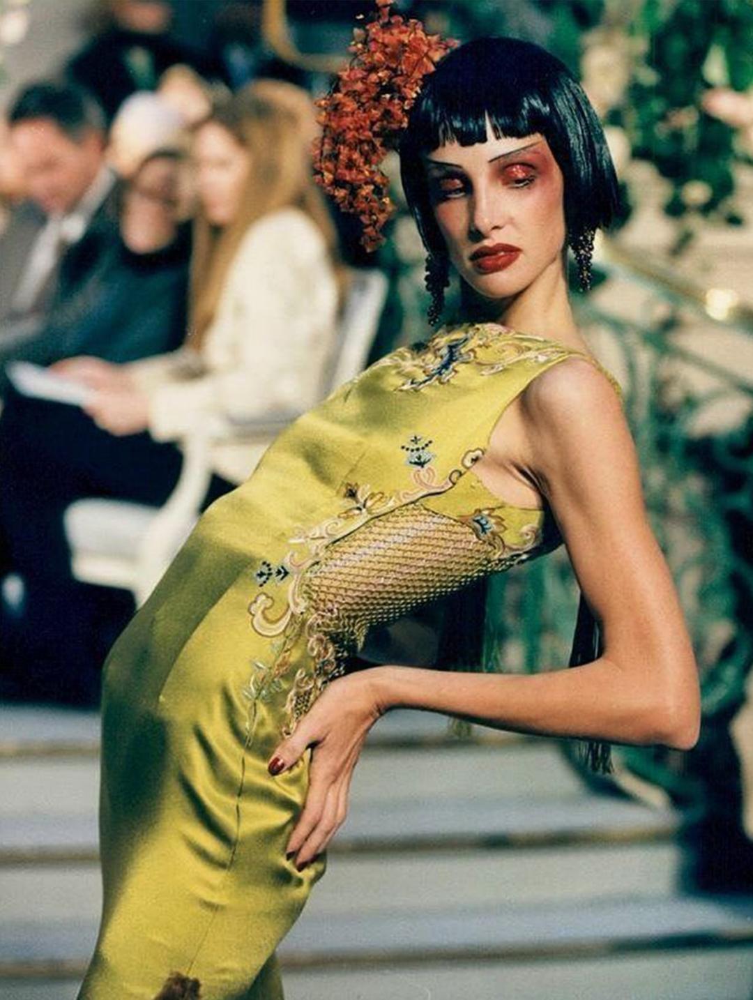 黄龄穿搭机能风衣,lisa黄龄穿搭