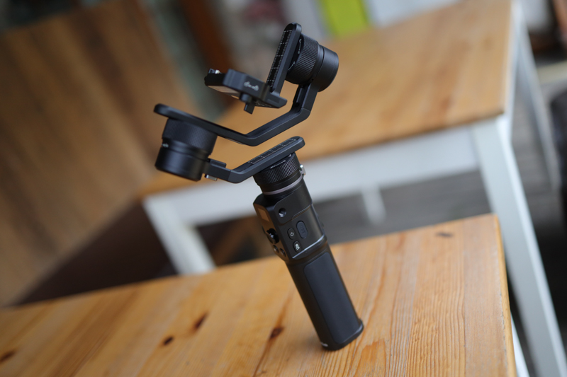 手持稳定器手机和运动相机一体,兼容手机和运动相机的稳定器