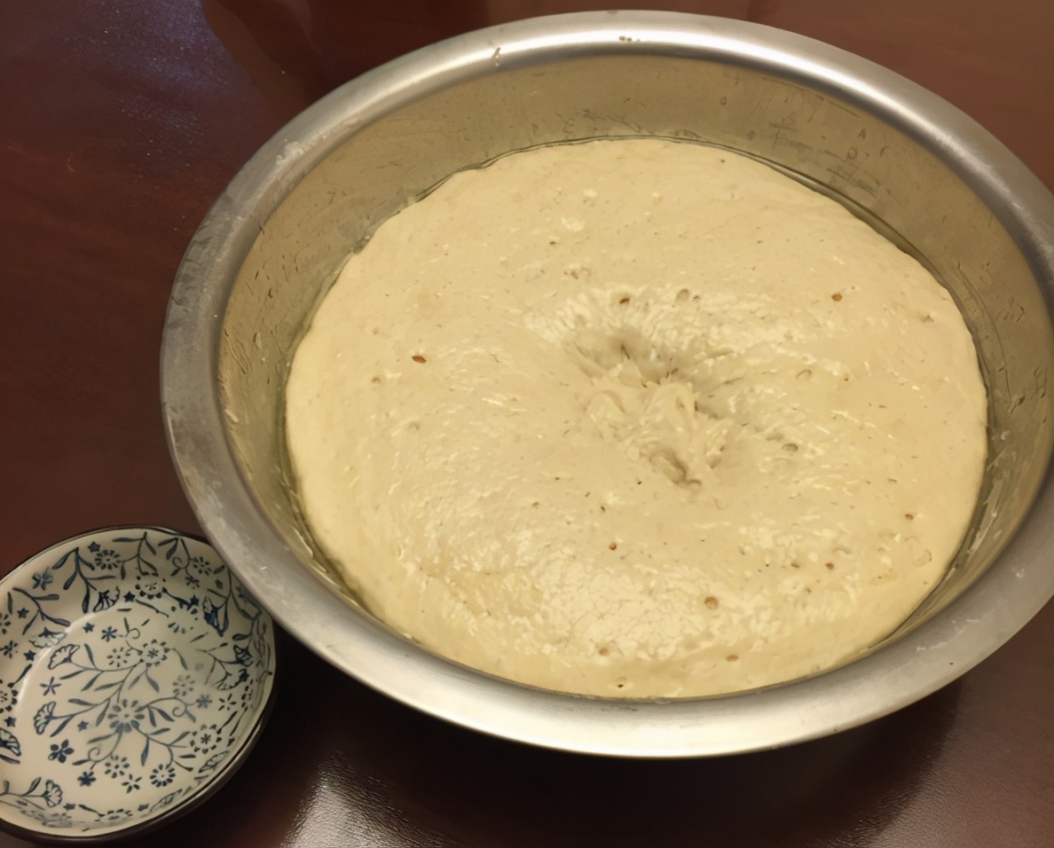 如何用泡打粉炸油条又脆又蓬松,炸油条的新方法不用酵母和泡打粉