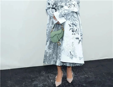 人生中第一只大牌包该怎么选,大牌包如何背出高级感