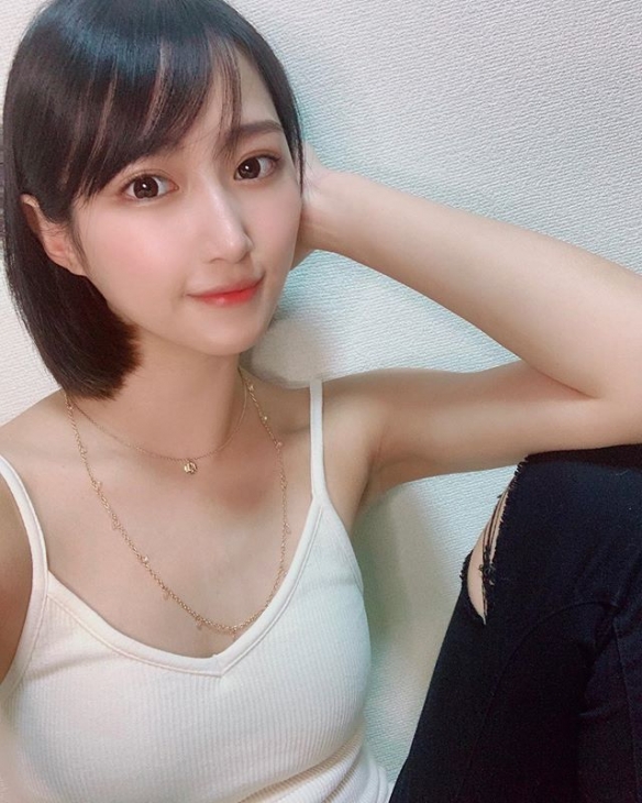 川濑萌，中日混血美女，获得2021年度日本赛车女王大奖