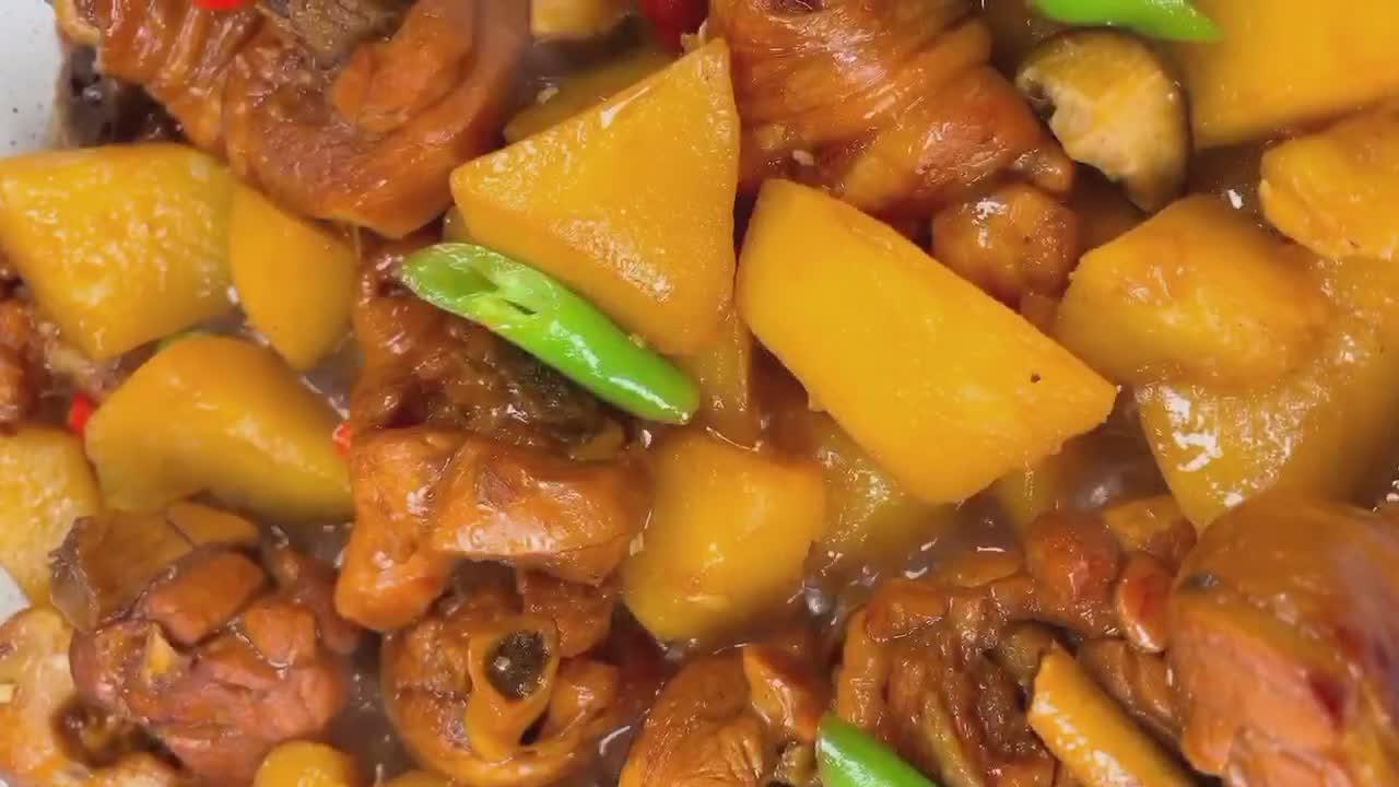 土豆香菇金针炖鸡,如何做出更美味的土豆香菇鸡