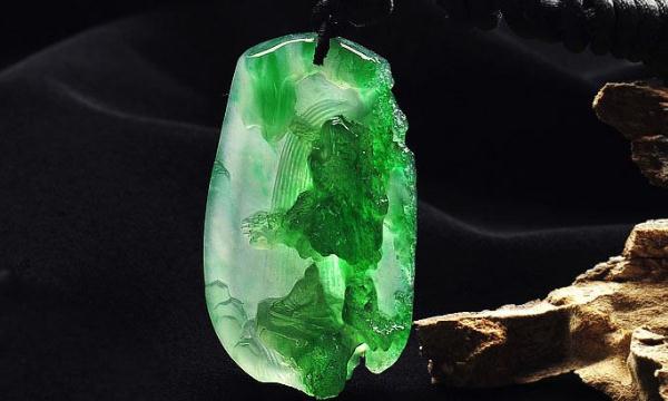 如何辨别翡翠原石好坏,如何鉴别翡翠的好坏优劣