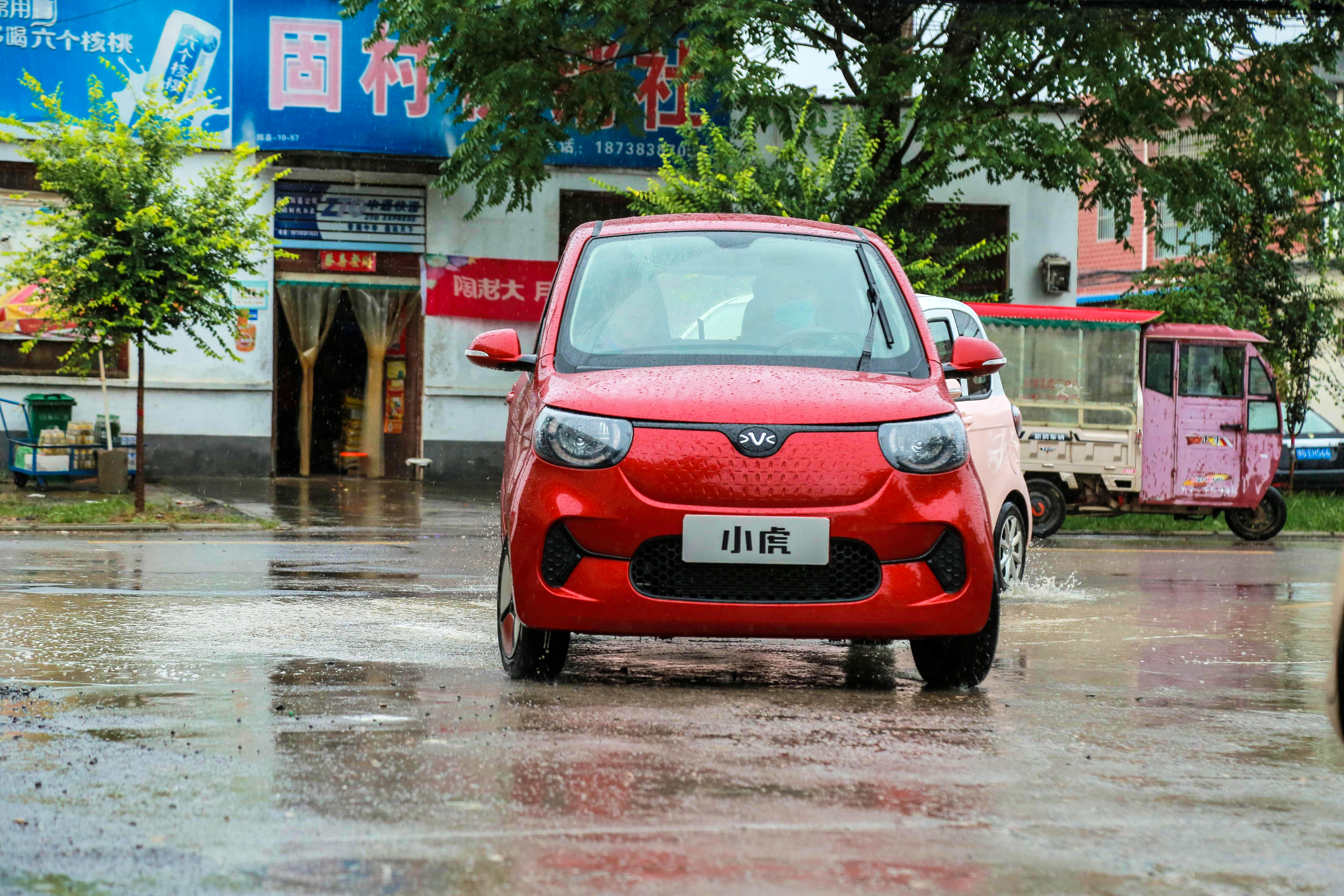 小虎试驾,小虎纯电动车