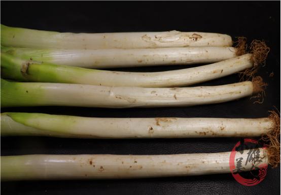 保存大葱最简单的方法,保存大葱时上面的干黄叶怎么办