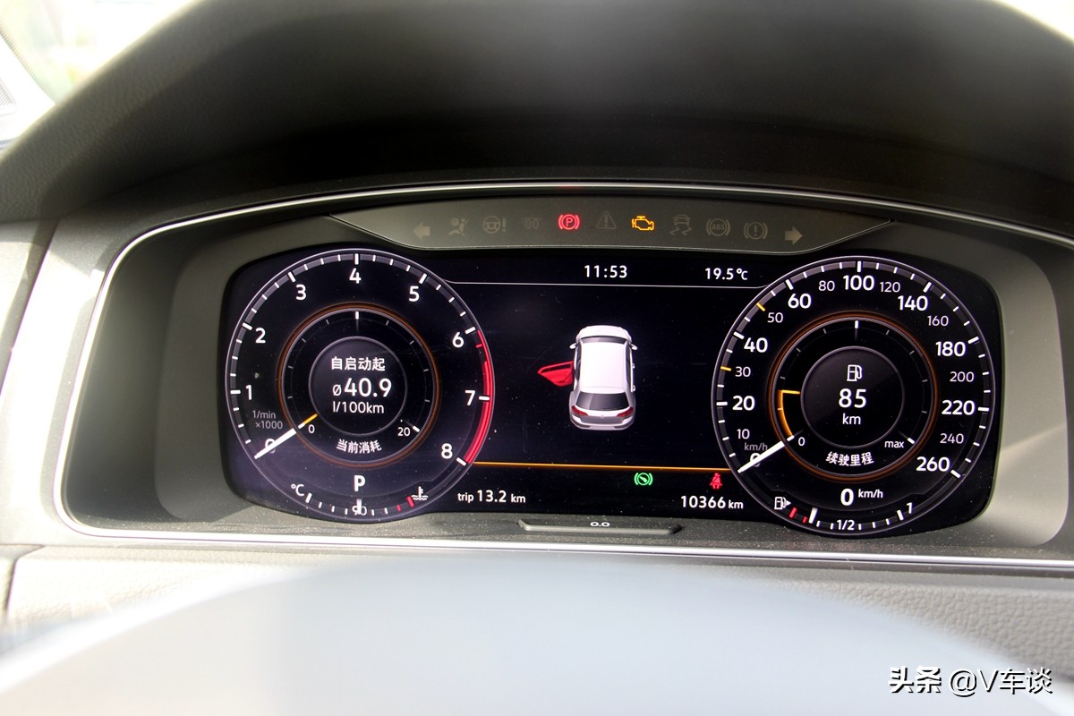 大众高尔夫2021款280TSIDSGR-Line空间,运动感十足全新大众高尔夫实车