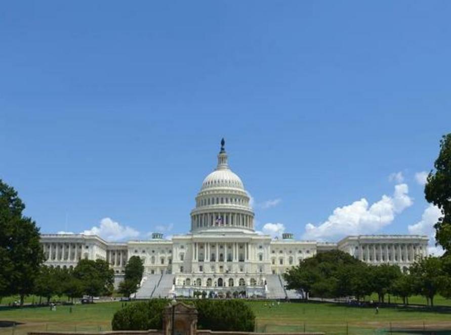 怕什么来什么？美国首都进入紧急状态，特朗普最不愿面对的事发生