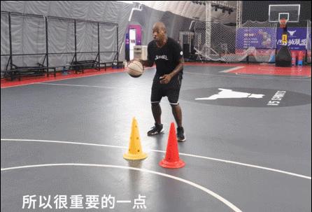 学会这招轻松摆脱防守者,教你三招摆脱防守最实用