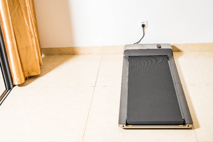 换了个新的居住环境，就买了目前较火的走步机玩玩