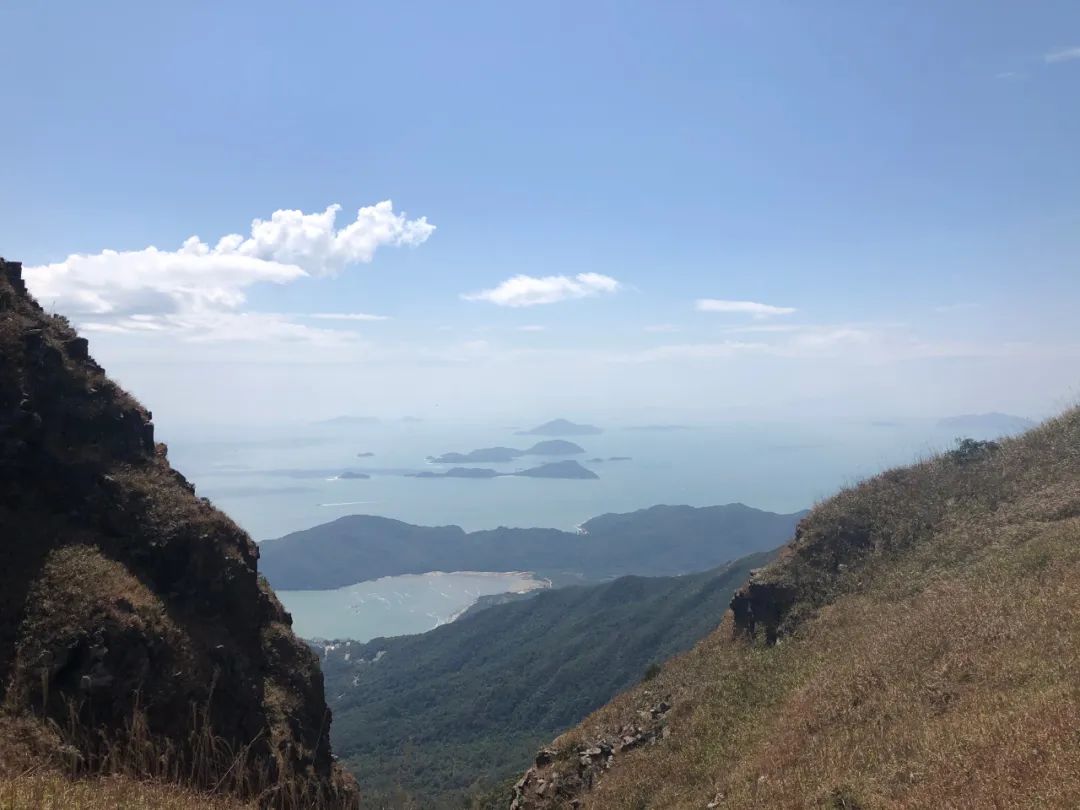 屹立凤凰顶,全览明珠貌