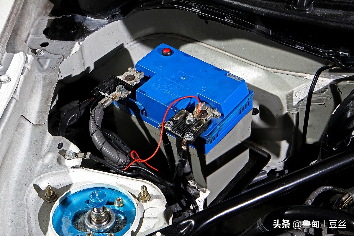 「毂锐驰」为何你的电瓶撑不到一年？汽车电瓶养护需知