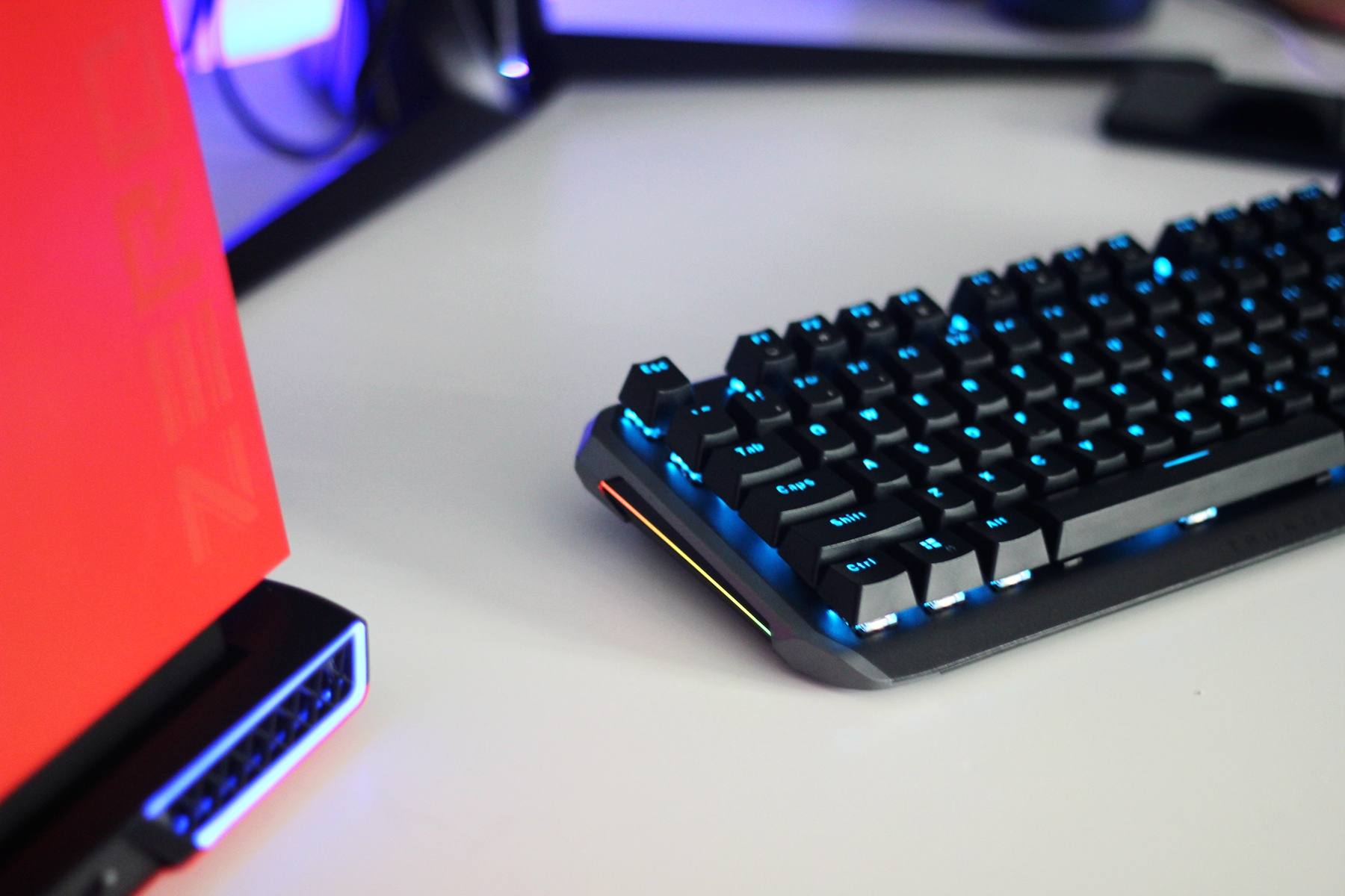 雷神玄龙机械键盘kl5087体验,多功能双头灯二合一复合灯