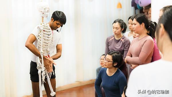 瑜伽老师理疗瑜伽,瑜伽康复理疗百万私教课程