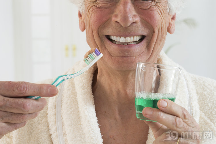 反复长口腔溃疡的原因是什么,反复口腔溃疡是什么原因引起的啊