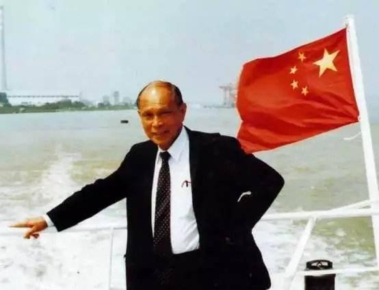 霍英东做了什么?他感动中国,国葬礼遇,港澳顶流人物为他抬棺