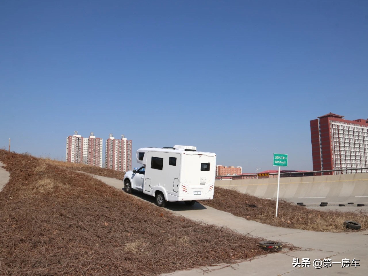 长城炮房车底盘升级气囊,长城炮4座房车测评