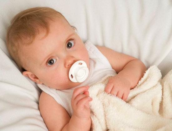 宝宝声音沙哑了要不要吃药,宝宝声音沙哑精神不好